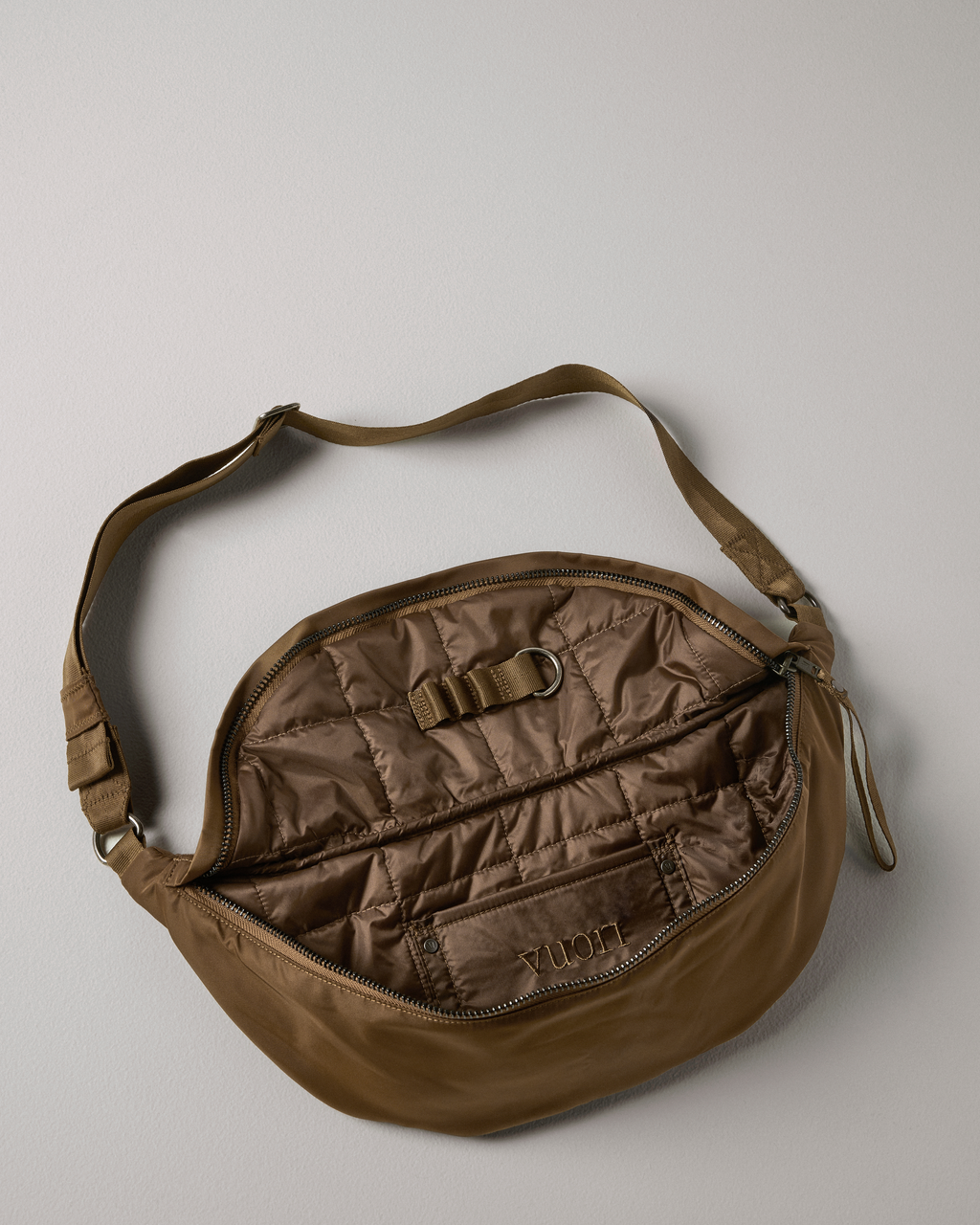 Vuori Arden Crescent Sling | Bourbon