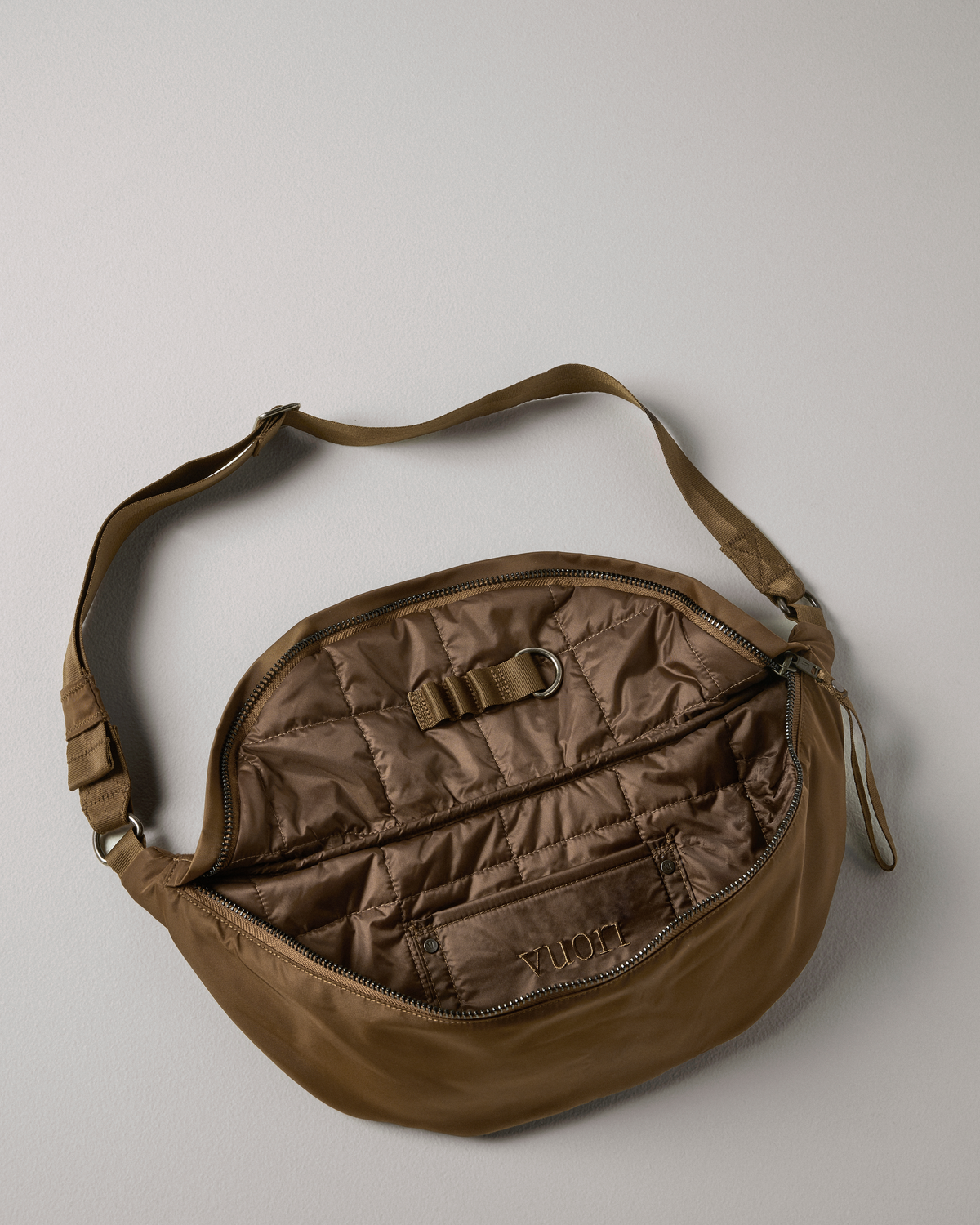 Vuori Arden Crescent Sling | Bourbon