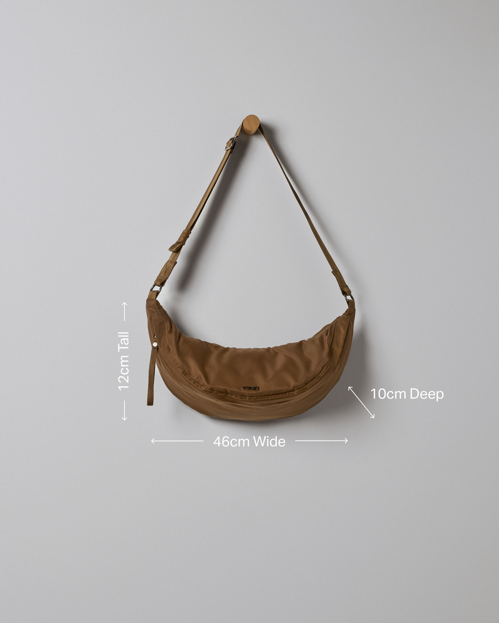 Vuori Arden Crescent Sling | Bourbon