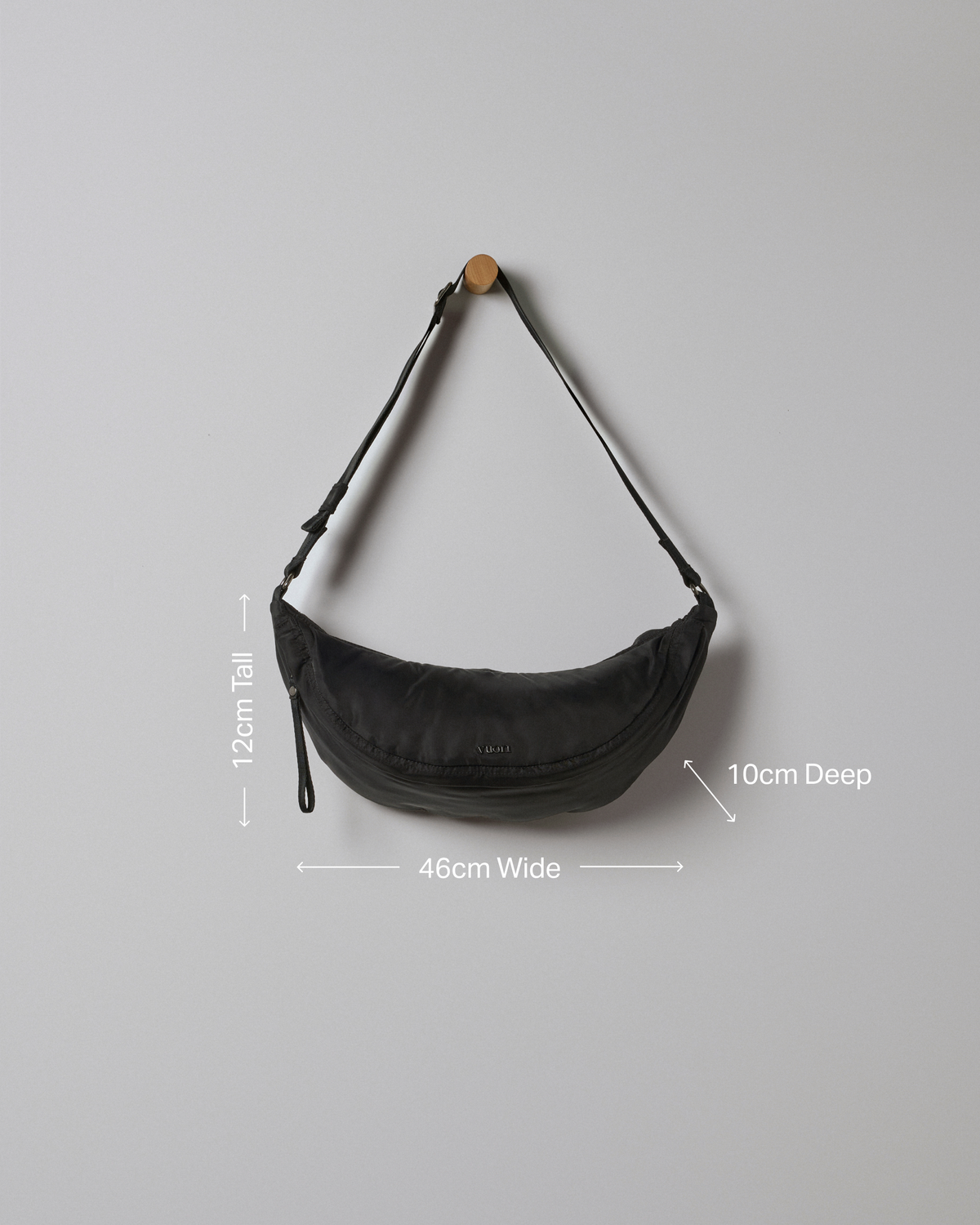 Vuori Arden Crescent Sling | Black