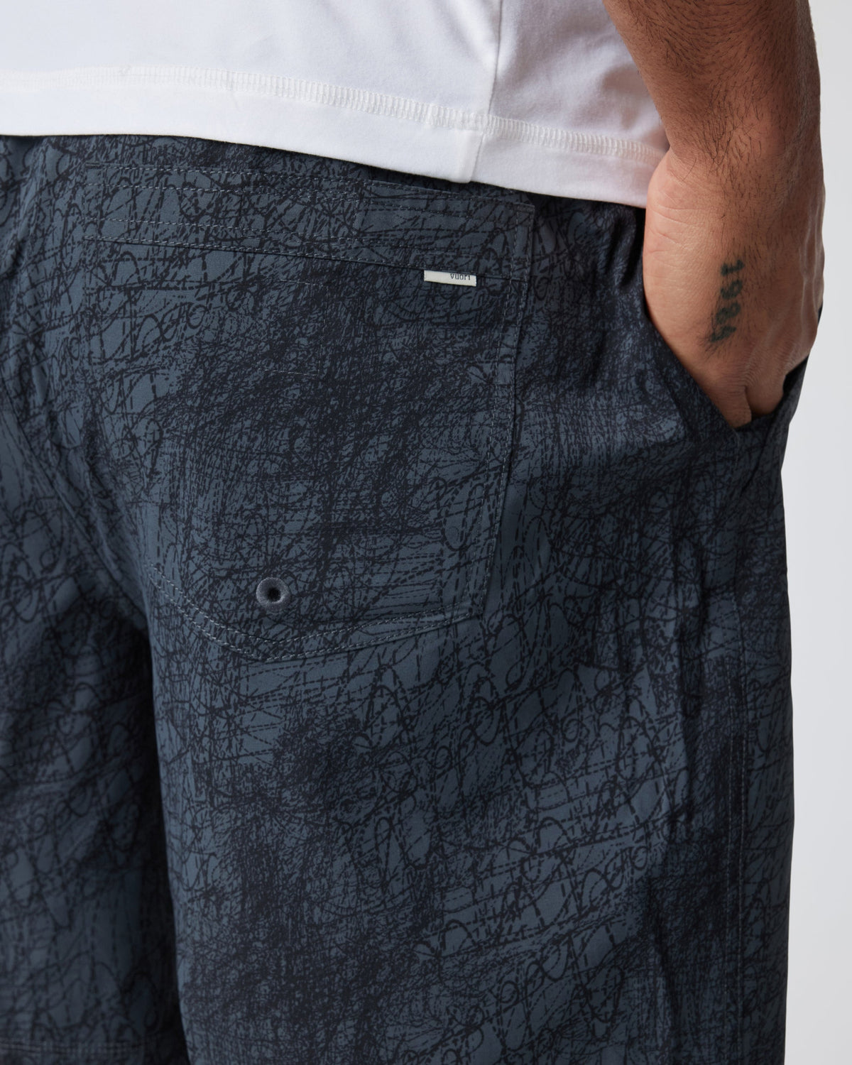 Kore Short Lined 7 | Charcoal Scribble