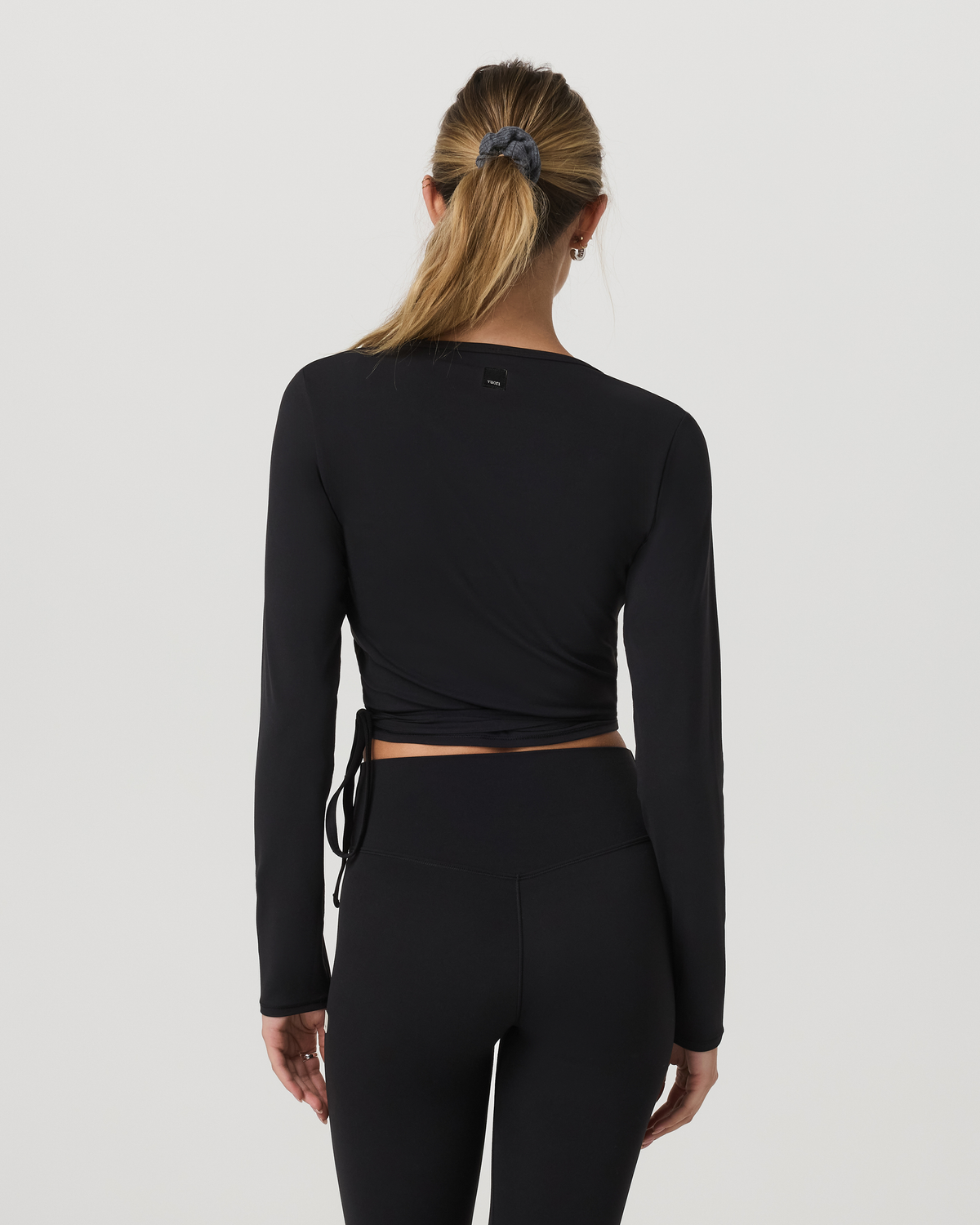 Vuori AllTheForm™ Wrap Top | Black Tonal