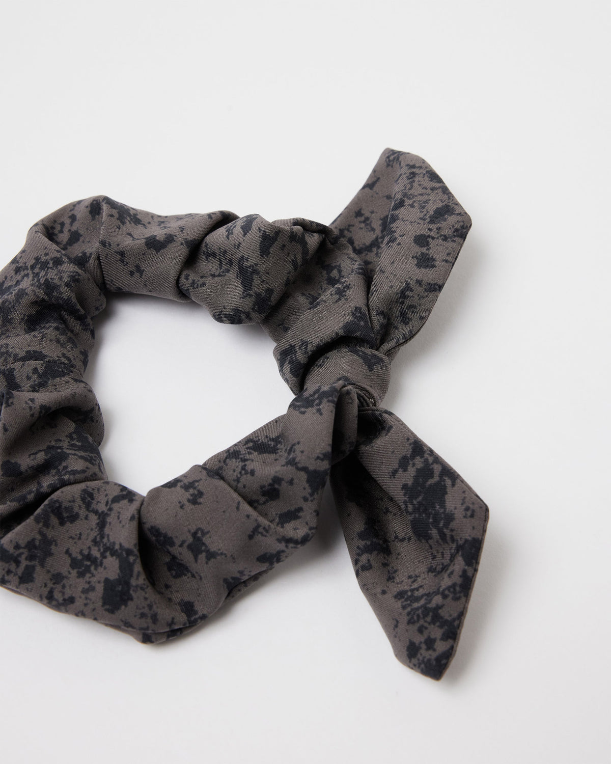 Tie Scrunchy | Chia Stucco
